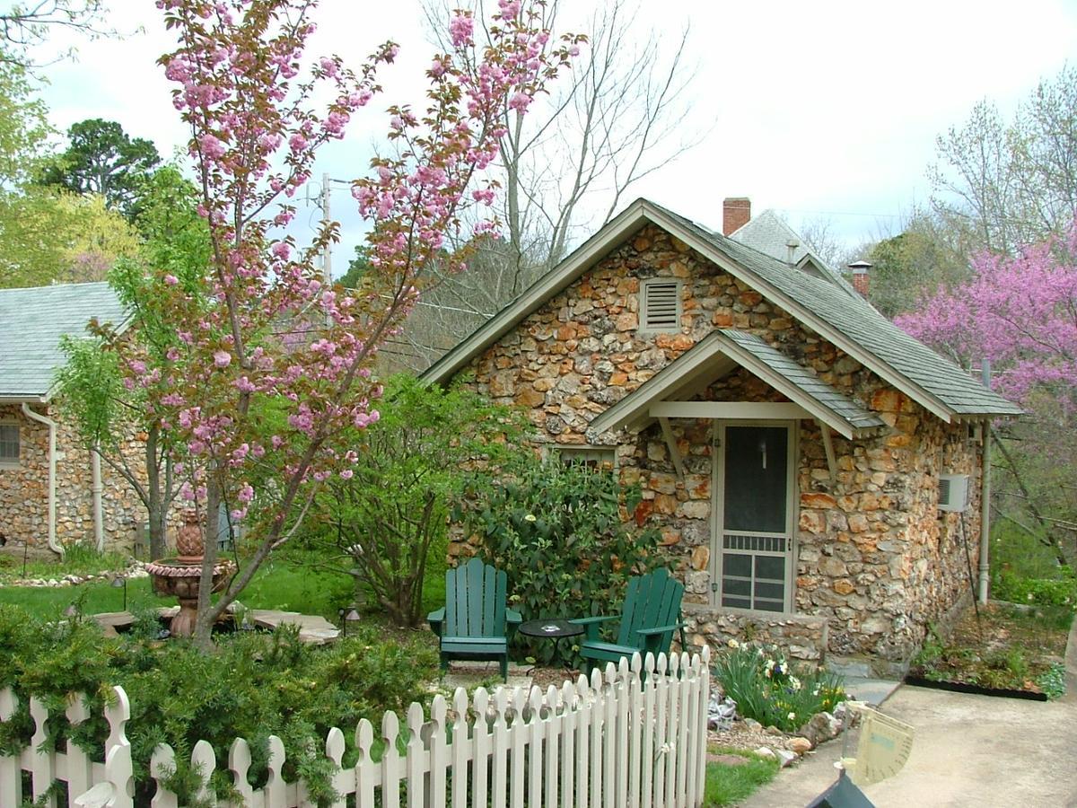 Rock Cottage Gardens B&B Eureka Springs Exterior photo