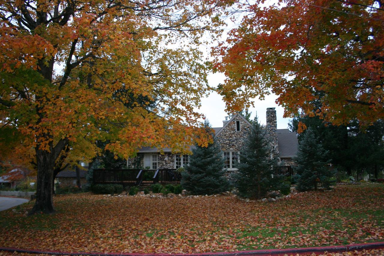 Rock Cottage Gardens B&B Eureka Springs Exterior photo